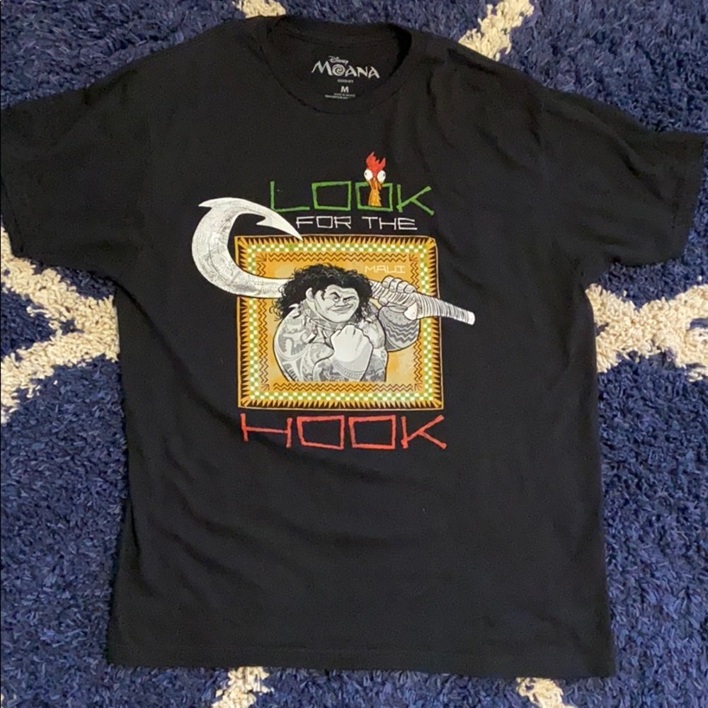 Disney Moana Maui graphic shirt like new